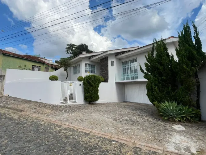 Casa para venda possui 260 metros quadrados em Orfãs - Ponta Grossa - Paraná