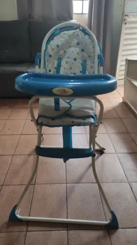 Vende-se carrinho de bebê e cadeira de alimentação 
