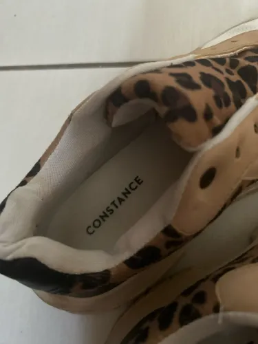 Tênis Constance em perfeito estado 