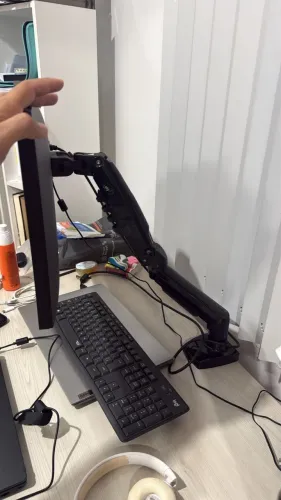 Monitor 26 polegadas LG com pistão a gás