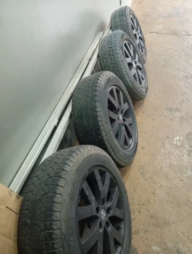 Rodas com pneus 17' TR4