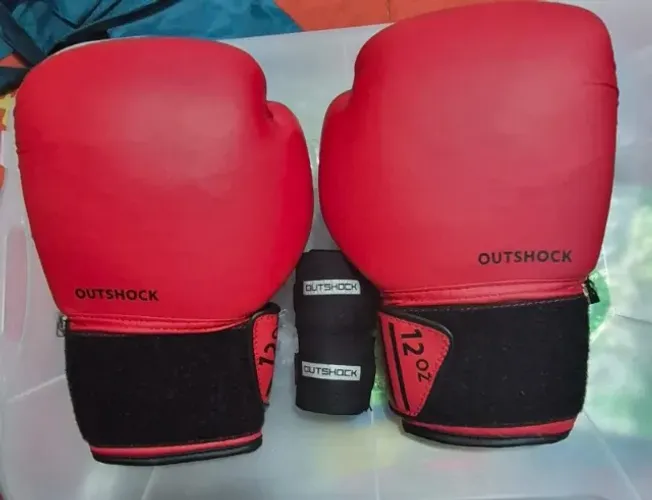 Luvas de Boxe Outshock 12 oz Vermelha + Bandagens