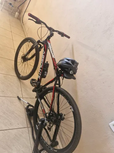 Vendo Bicicleta Mountain Bike Absolute Nero Aro 29 em Excelente Estado!