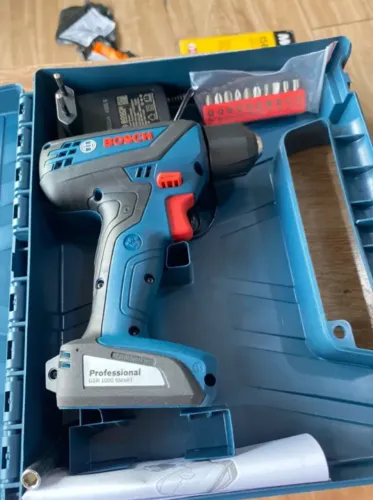 Parafusadeira Furadeira Bosch GSR 1000 Smart Bateria Maleta + Garantia 2 Anos