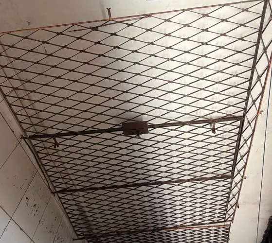 Portão de ferro, 3m de largura por 2,20m de altura