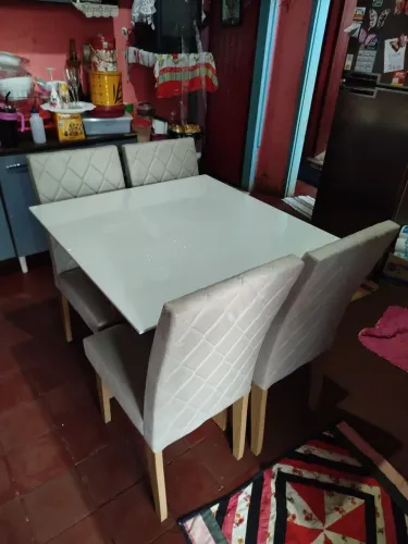 Mesa hello com 4 cadeiras com tampão cadeiras em MDF nova na promoçãoem lakaa