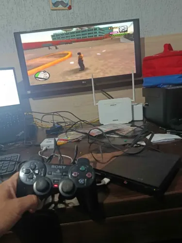 Playstation 2 Slim + 2 controles + Jogos + Guitarra