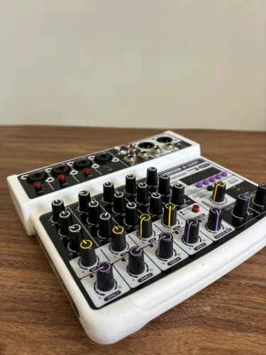 Mesa de Som Waldman Stream 6-DSP - 6 Canais com Efeitos + USB