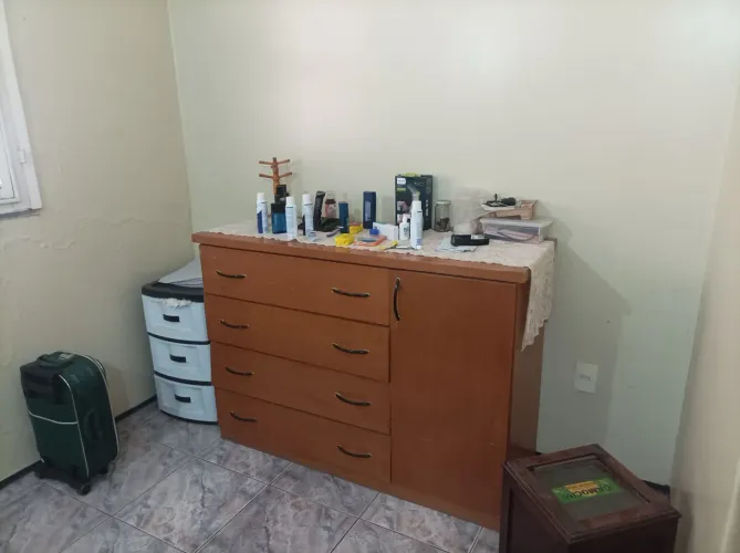Cama em Angelina pedra + colchão e armário com 4 gavetas