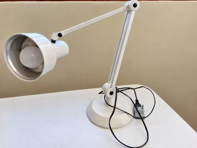 Luminária articulada de mesa