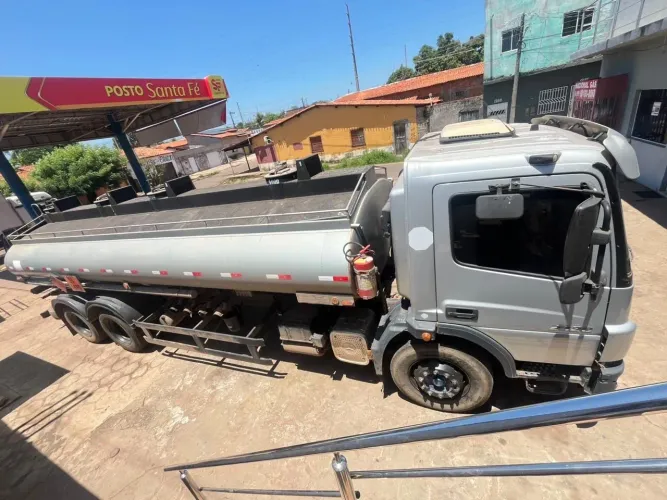 Caminhão Mercedes Benz Atego 2426