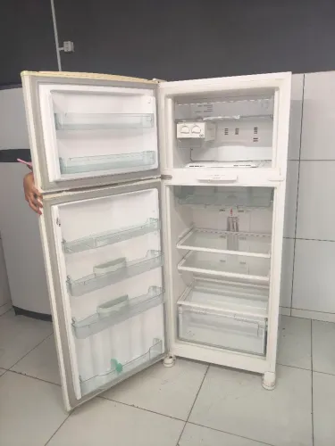 Vende uma geladeira Fros free semi nova