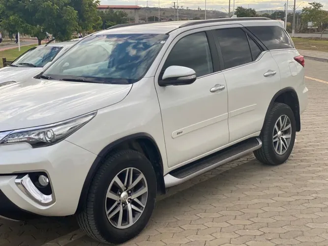 Toyota Hilux SW4 SRX 4X4 2.8 TDI 16V Dies. Aut. 2016