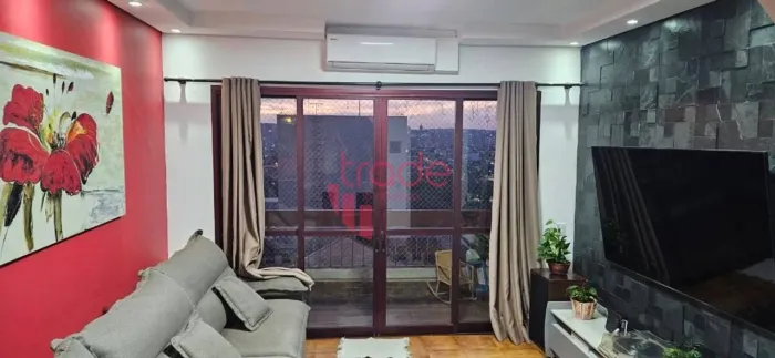 Apartamento à Venda de 03 Quartos no Centro em Ribeirão Preto com Sacada.