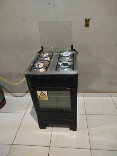 Fogão 04 Bocas Conservado Funcionando todas as Bocas e Forno.