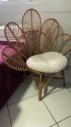 Poltrona de vime natural com almofada