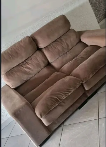 Vendo Sofá retrátil e reclinável Tamanho ideal para sala de apartamento ou casa.