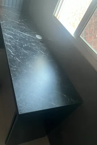 Escrivaninha de canto pequena