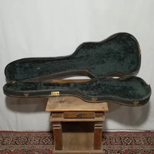 Case para baixo-guitarra com avarias 