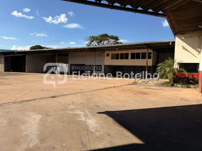 Galpão Comercial/Industrial para Aluguel em Uberlândia 1.700 m² Internos | 3.000 m² de Te