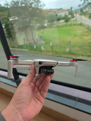 DRONE DJI MINI 4K COM HUB 1 BATERIA E BOLSA DJI