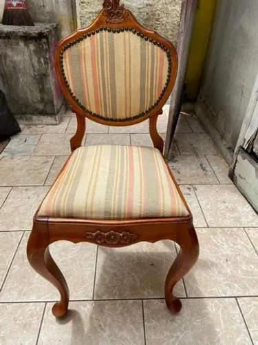 Cadeira em Peroba do Campo estofada estilo Chipandelle