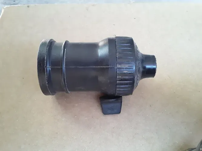 Bocal plástico E-27 com chave (novos).