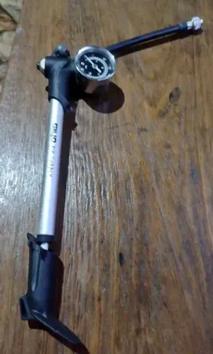 BOMBA DE SUSPENSÃO GIYO 300PSI 