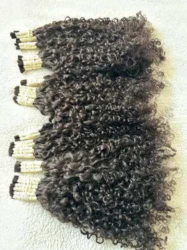 Cabelo humano cacheado com tamanhos variados de 75cm 