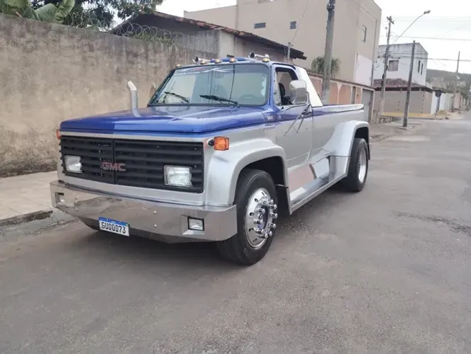 Camionete estilizada Americana 