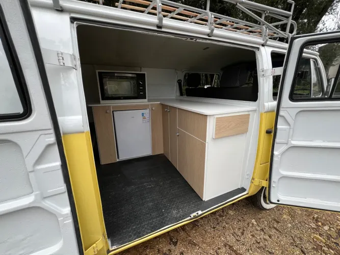 Móveis sob medida para motorhome - Kombi / Trailer 