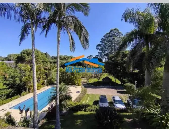 Chácara em Aldeia da Serra com 4 Dorm sendo 2 Suítes - Piscina