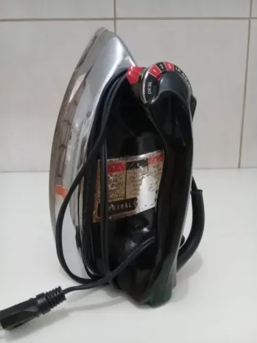 Ferro elétrico de passar anos 70