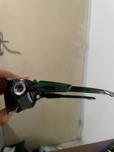 Óculos preto detalhe verde polarizado 