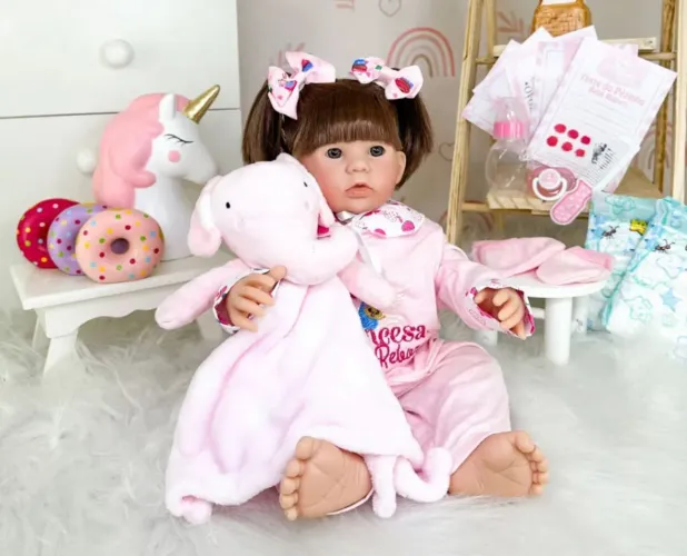 Boneca bebê reborn menina toda de silicone com cabelo 44 cm
