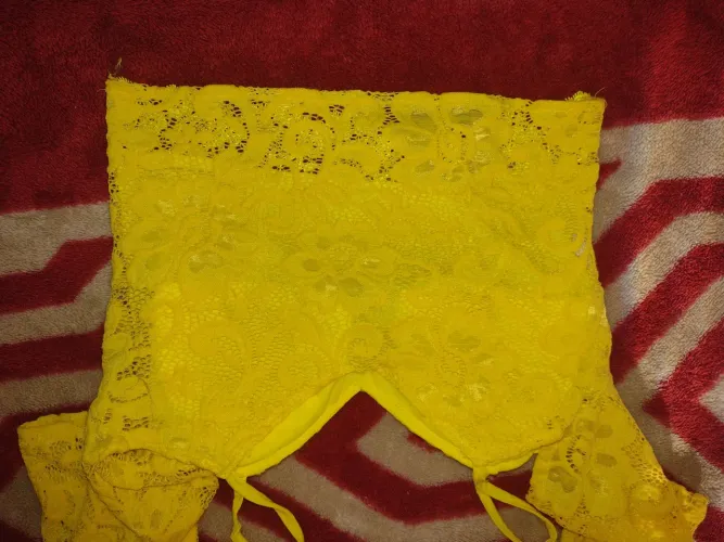 Croped Top de renda amarelo lindo