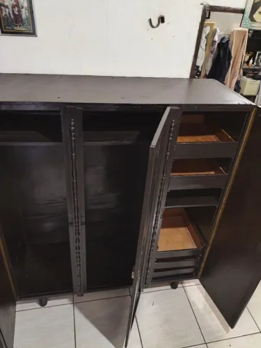 Guarda roupa antigo de madeira 500,00