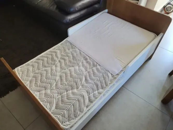 Berço- cama em madeira com colchão anti refluxo D18 marca Paropas