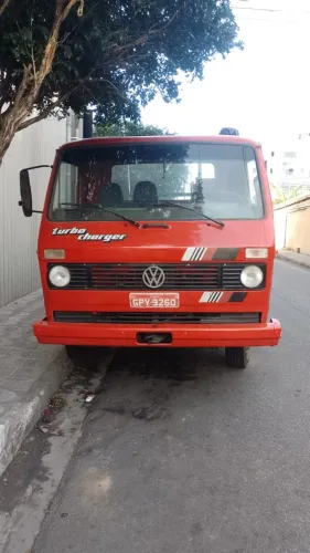 Caminhão Volkswagen 6-90 Ano 1984 com Carroceria de Madeira