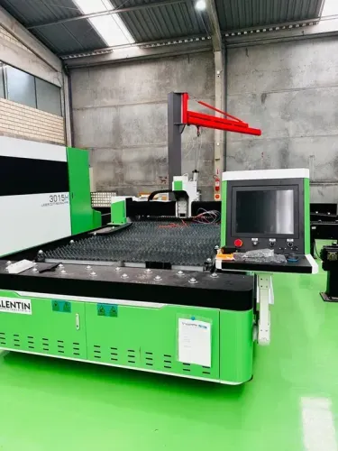 MÁQUINA CORTE LASER