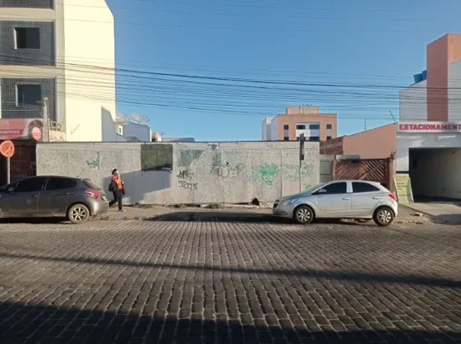 Vendo lote com 921,51m² na Avenida Otávio Santos em Vitória da Conquista