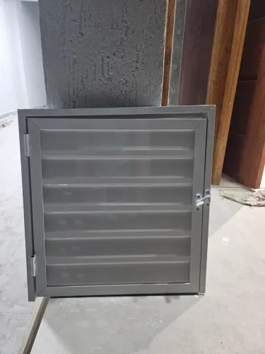 Porta de Alumínio com Grade 45x45