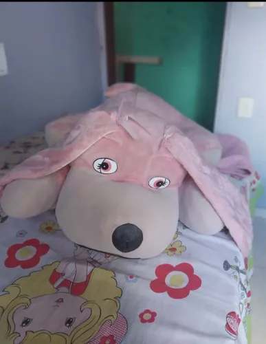 Cachorro de pelúcia grande