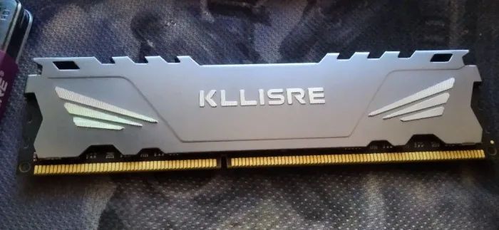 MEMORIA DDR 3 1600 HZ 8 G  KLLISRE  COM DICIPADOR  DE CALOR 