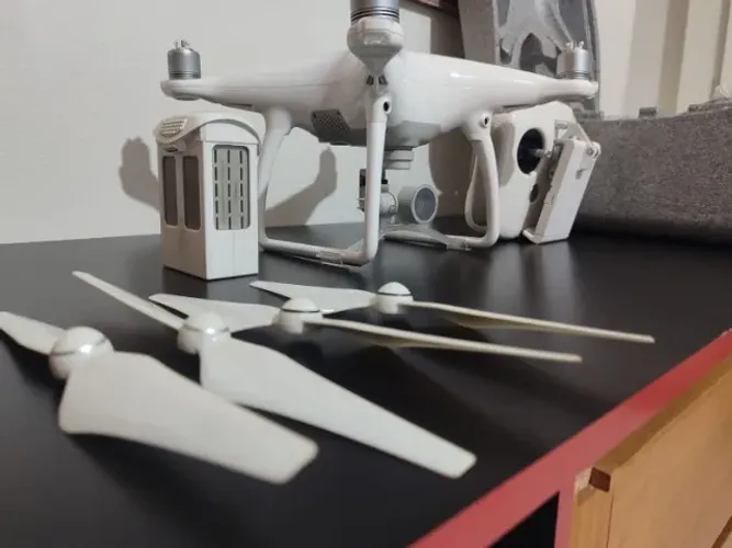 DJI Phantom 4 Standard ( aceito troca por DJI menor)