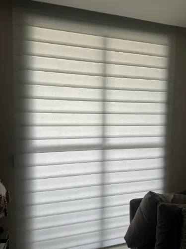 Cortina Piroutte Hunter Douglas L1,68x2,57.  Opção de parcelamento em até 12x no cartão. 