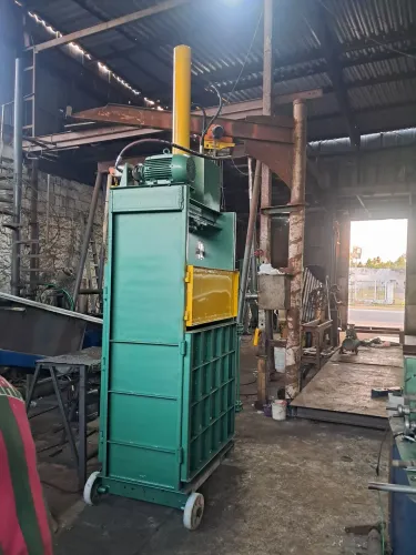 Prensa hidráulica para reciclagem 