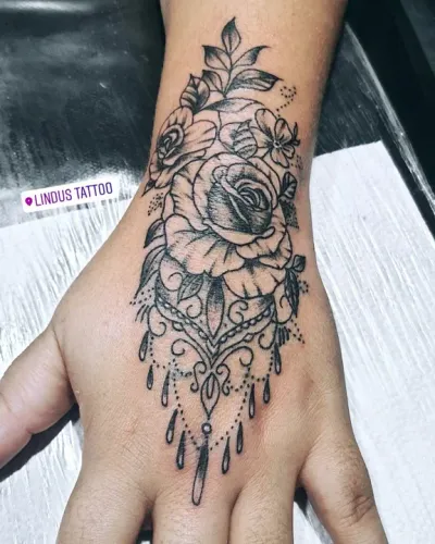 Tatuagens e aplicações de piercings em geral!