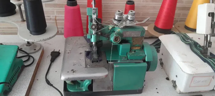 Maquina de costura semi industrial galoneira Chinesinha