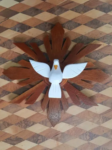 Espírito Santo em madeira